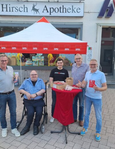 Kommunalwahlkampf auf dem Erkelenzer Wochenmarkt am 3. Juli