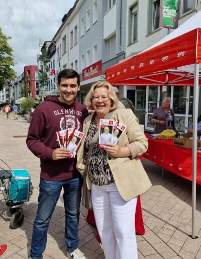 Elias Kubba am 1. August auf dem Erkelenzer Wochenmarkt